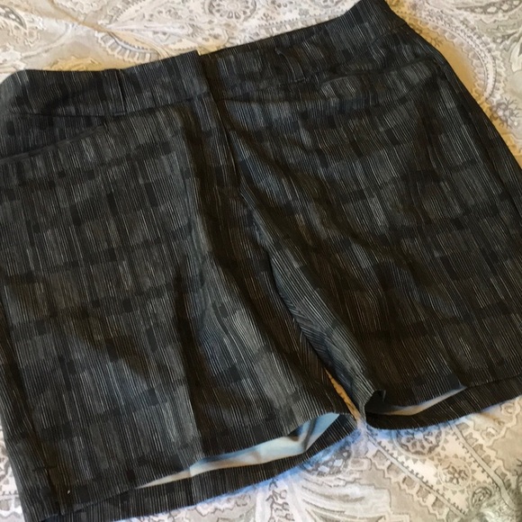 ADIDAS Black Patterned Golf Shorts Size 10 - Picture 1 of 8